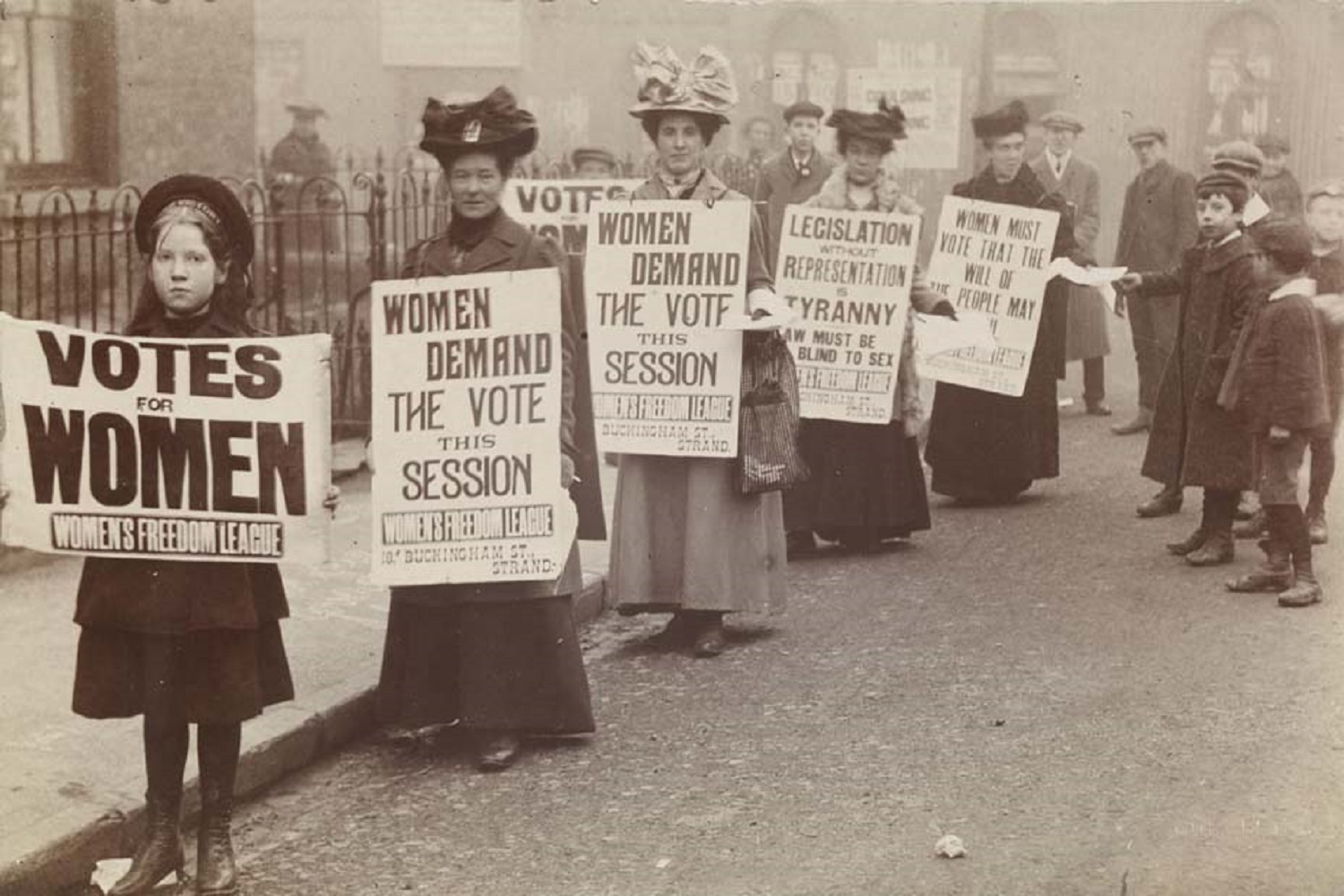 image de suffragettes